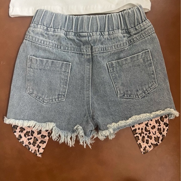 Two Piece Set Baby Girl Leopard Distressed
Denim Shorts and Tee Set Sz 12-18 NWT - Picture 4 of 7